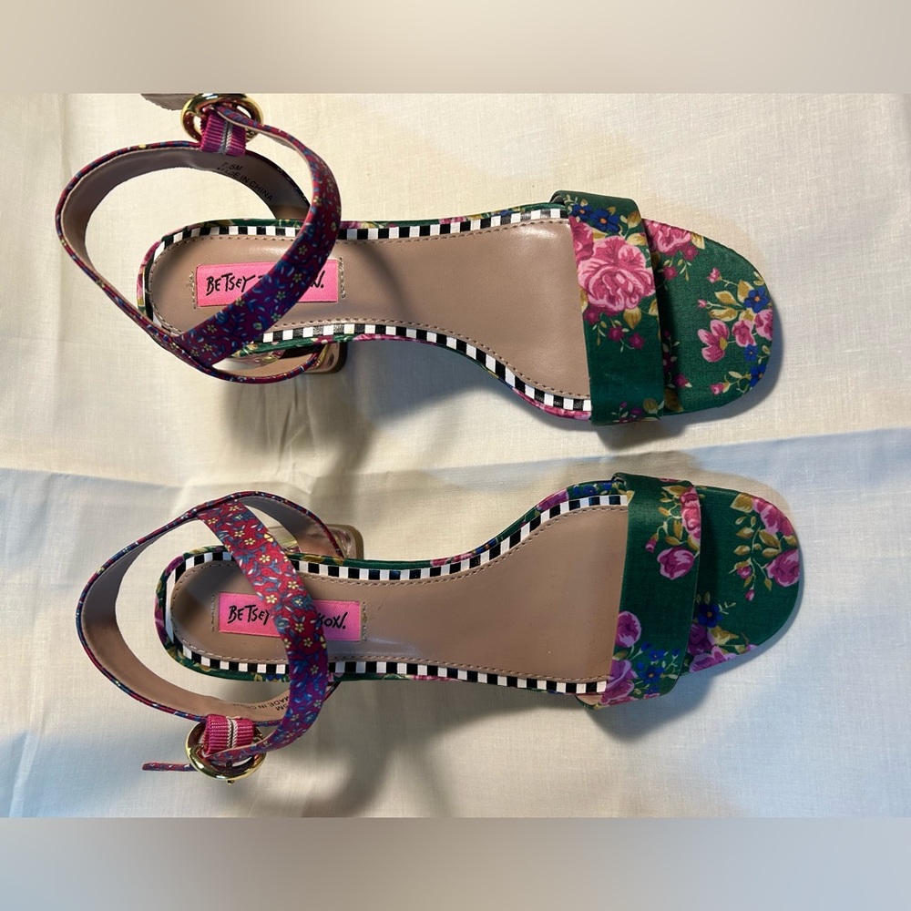Betsey Johnson Floral Heels with Clear Block Heel - Picture 2 of 6